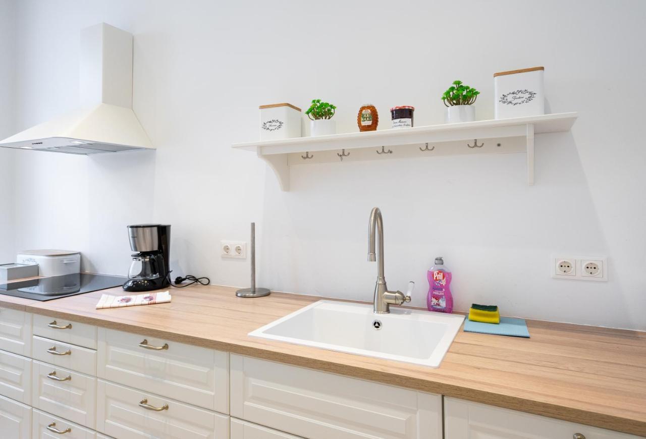 Modernes Apartment Im Charmanten Cottage Viertel Виена Екстериор снимка